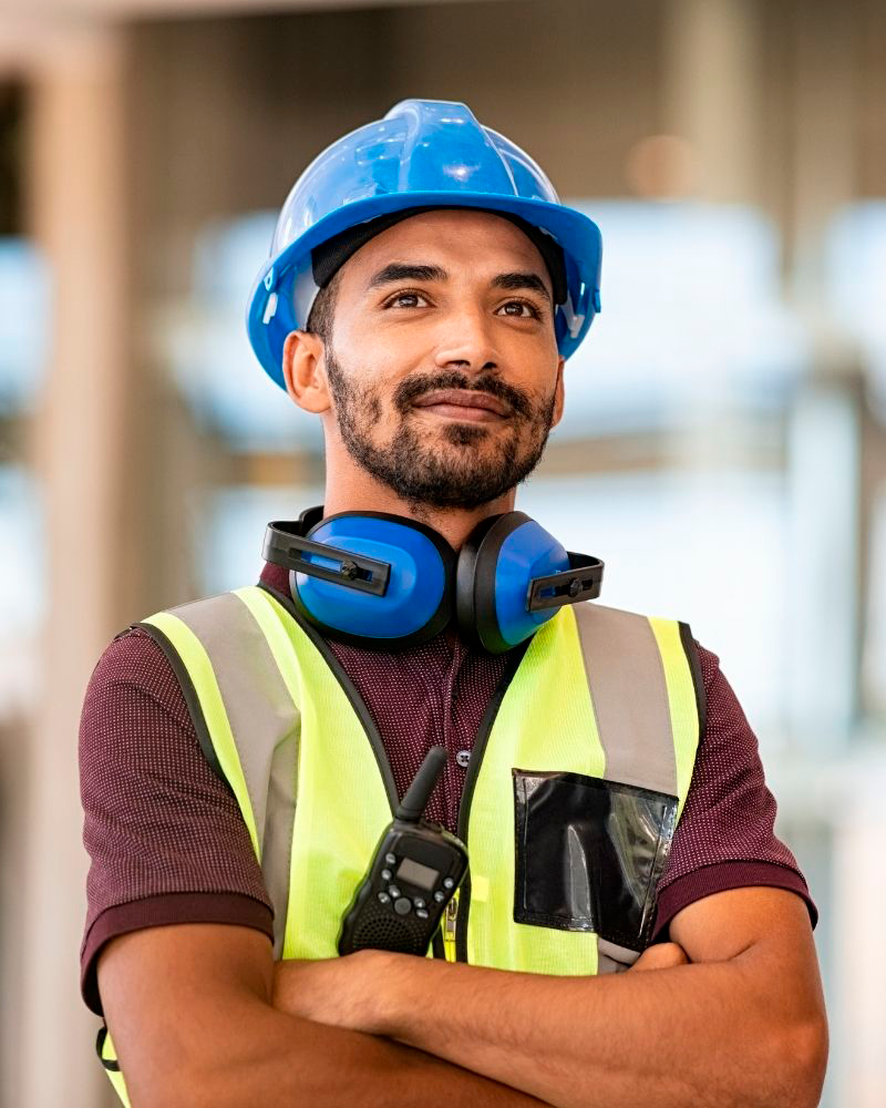 Foto ilustrativa de equipe técnica em operação de desmontagem industrial